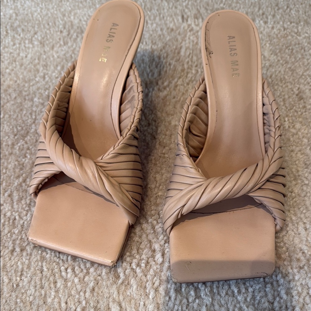 Alias Mae Women's Heels in Nude- Sz 39 or 8.5